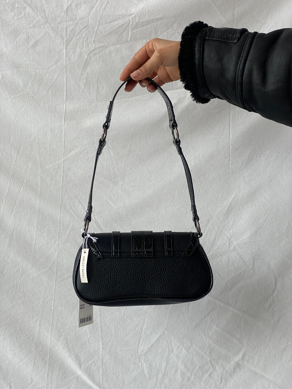 حقيبة كتف UO Jade Baguette سوداء من NWT Urban Outfitters