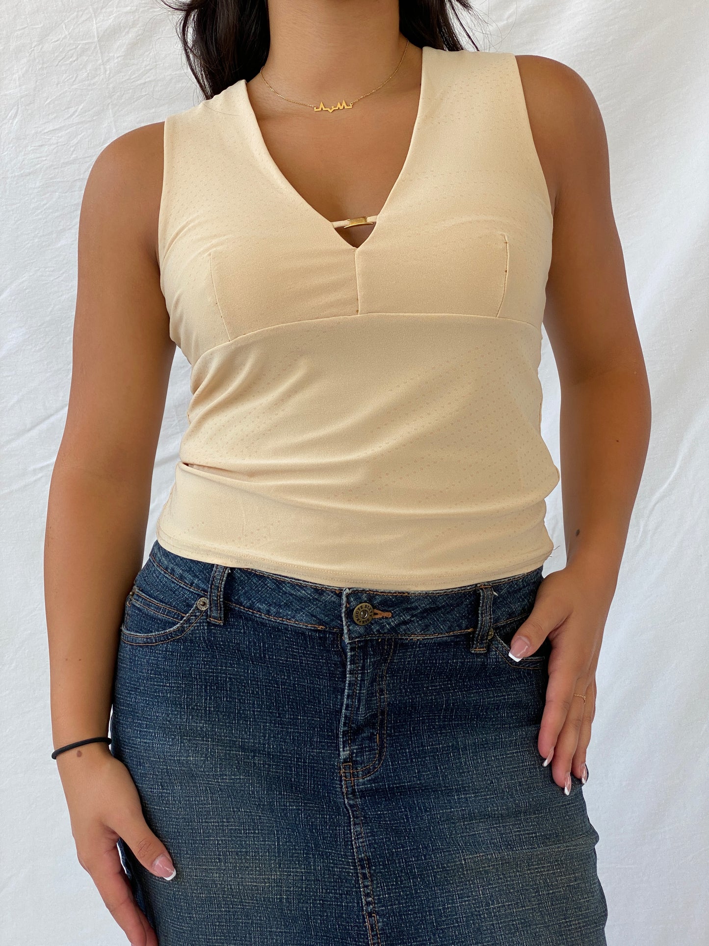 Elegant 90s Etam Shimmery Beige Sleeveless V-Neck Top - M