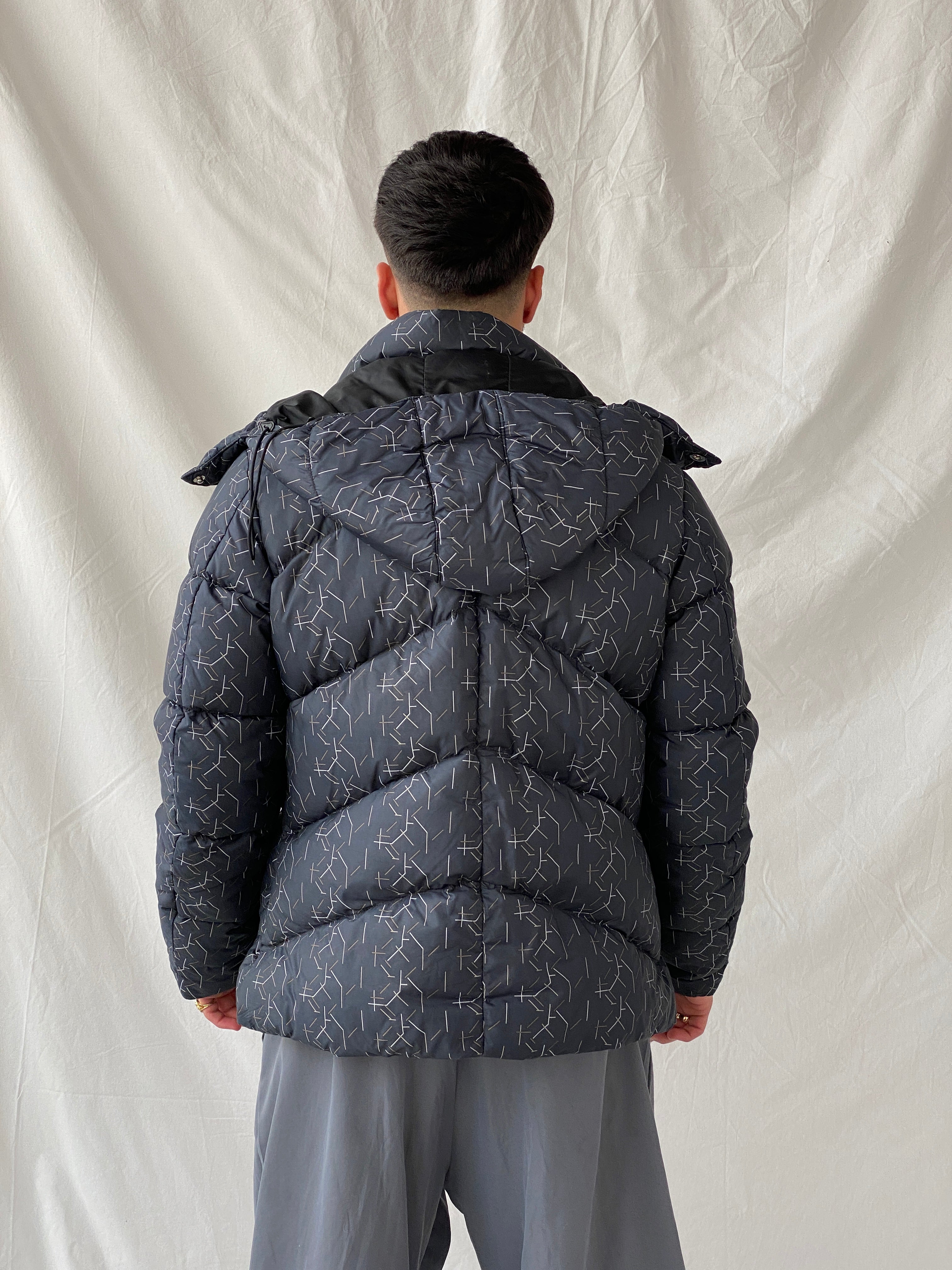 جاكيت نايكي رجالي بغطاء رأس وخطوط فضية داكنة - مقاس كبير