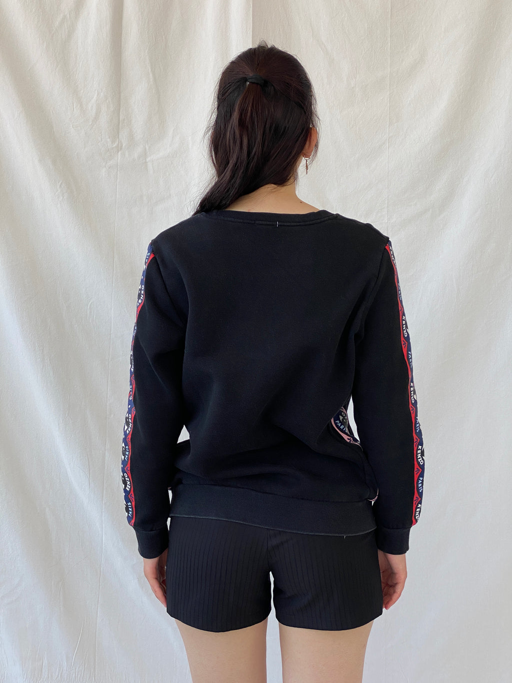 سويت شيرت قطني بطبعة عين من كينزو باريس باللون الأسود - مقاس كبير