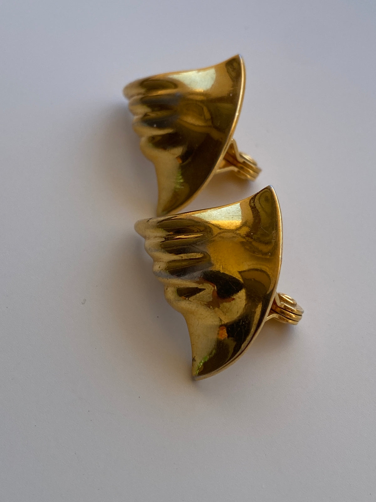 Vintage Monet Gold-Tone Sculptural Clip-On Earrings Vintage Monet Gold-Tone Sculptural Clip-On Earrings