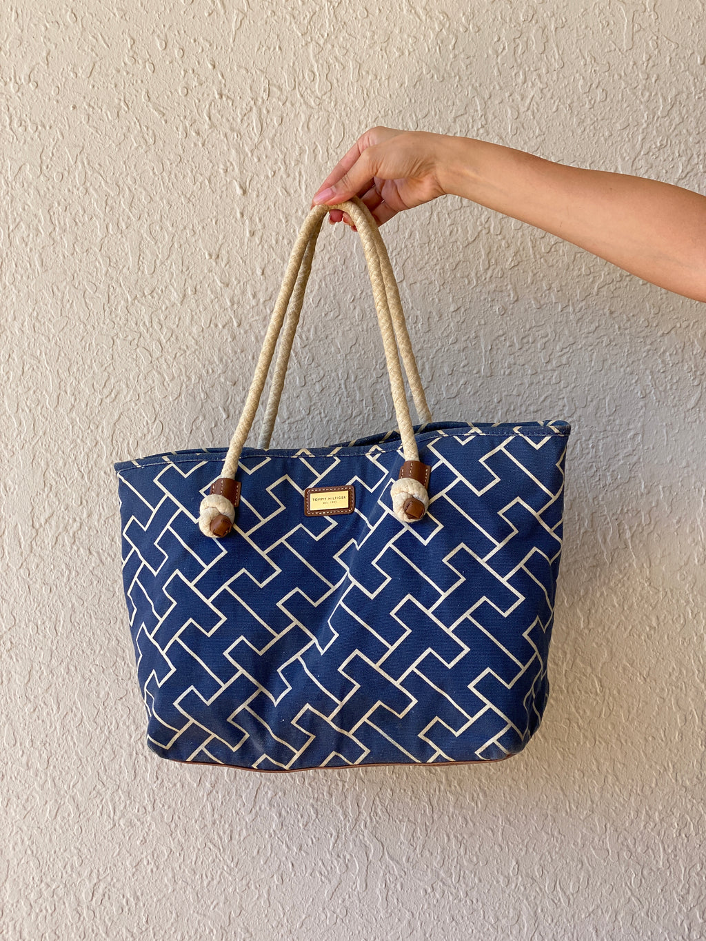 Tommy Hilfiger Blue White Signature Logo Fabric Rope Handle Beach Shoulder Tote Bag