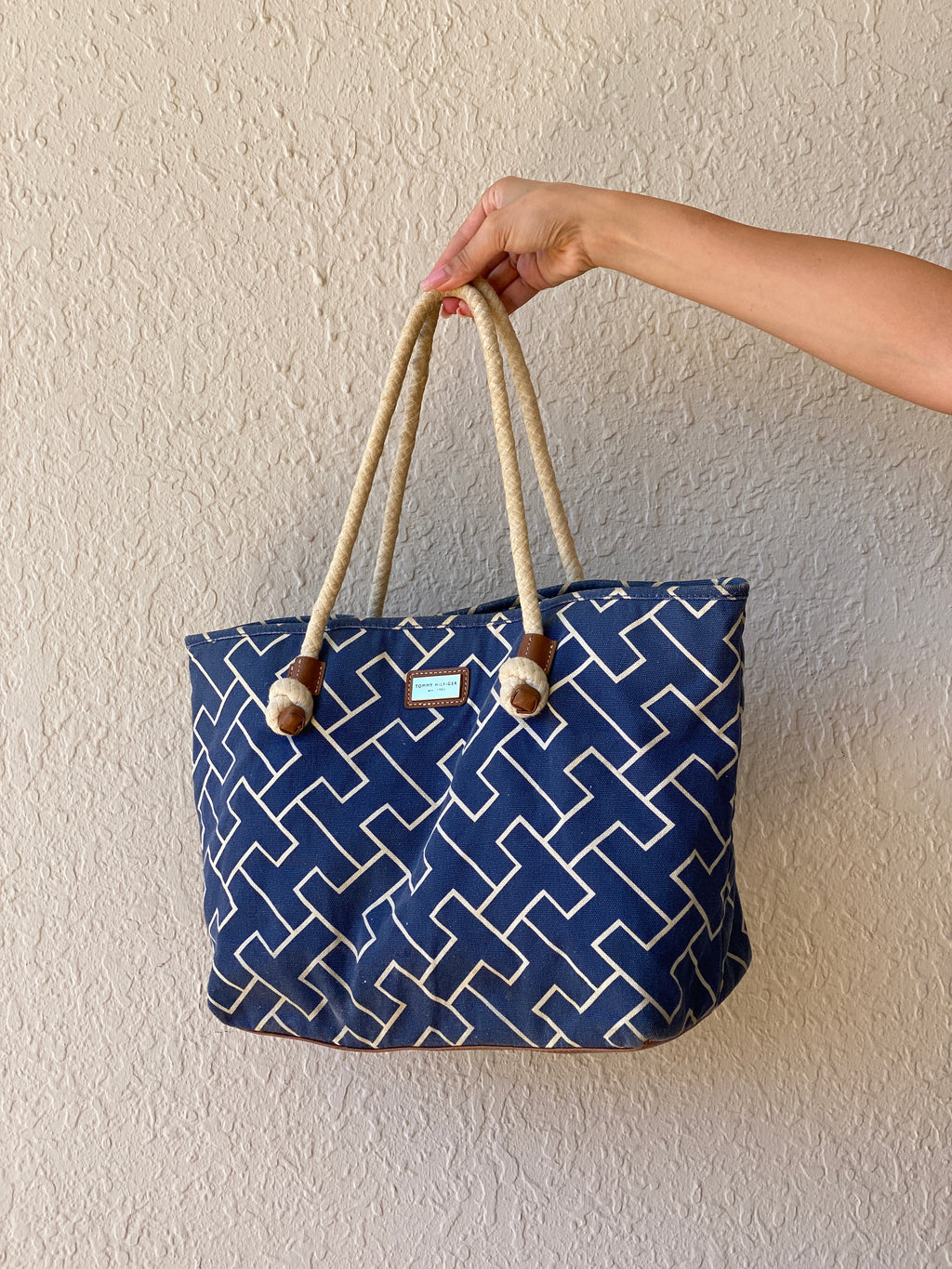Tommy Hilfiger Blue White Signature Logo Fabric Rope Handle Beach Shoulder Tote Bag