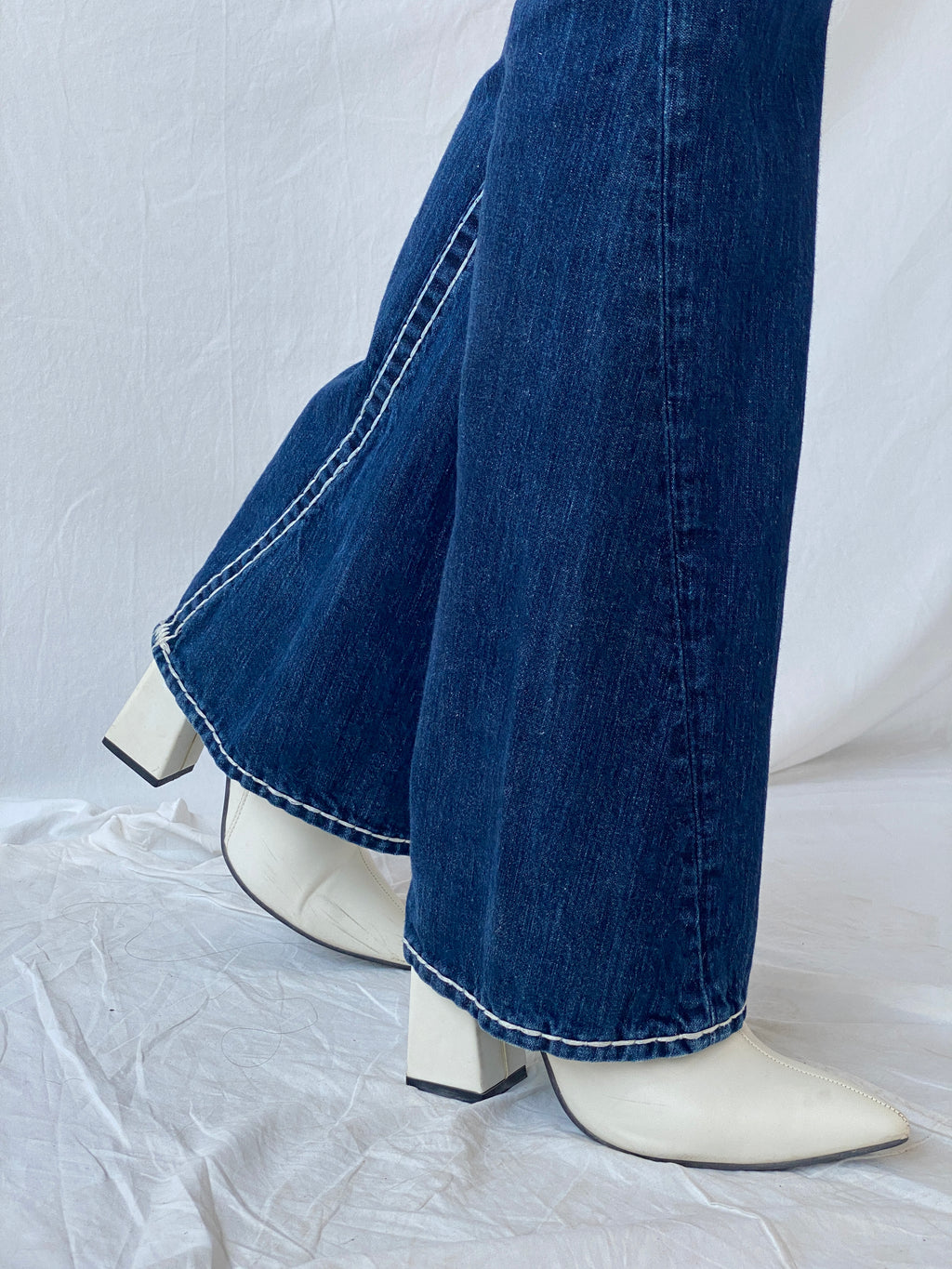 بنطلون جينز داكن Y2K Big Stitch True Religion منخفض الخصر وواسع الساق - 36EUR