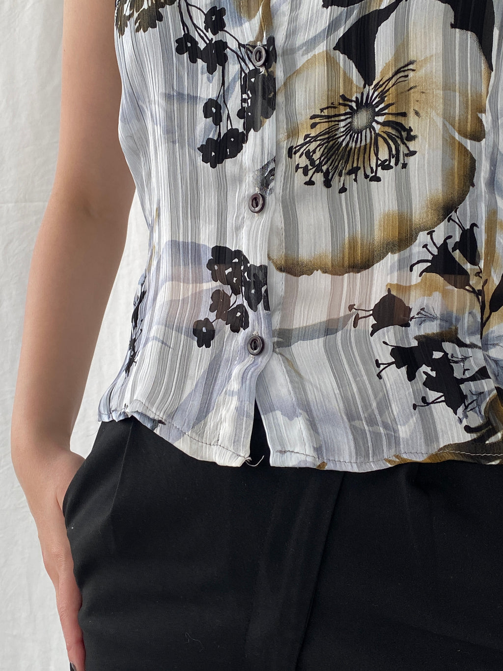 Vintage Fashionway Women’s Sheer Floral Sleeveless Buttoned Shirt - L