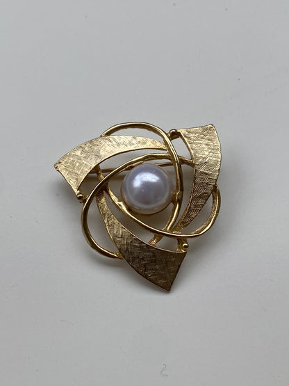 Vintage Gold Tone Abstract Pearl Brooch – Geometric Swirl Statement Pin