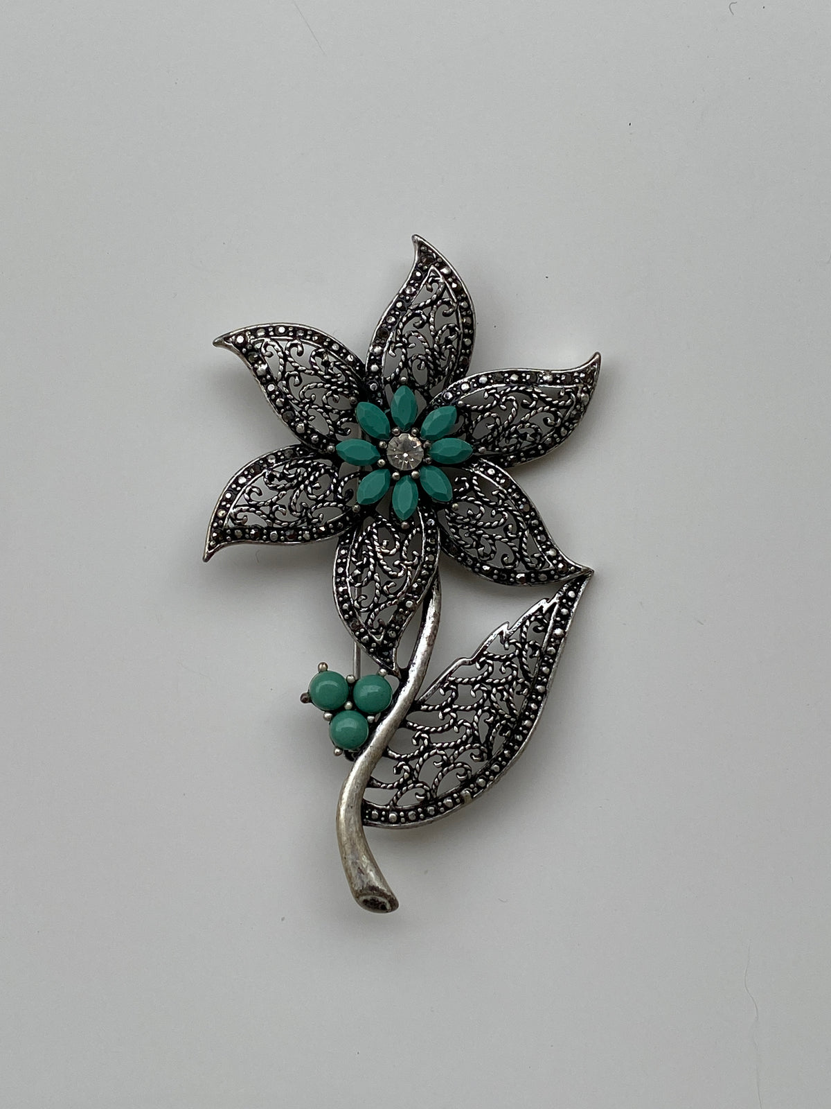 Vintage Silver Tone Filigree Flower Brooch with Green Stones – Ornate Floral Statement Pin Vintage Silver Tone Filigree Flower Brooch with Green Stones – Ornate Floral Statement Pin