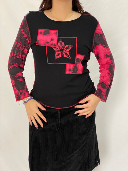Vintage La Mode Est A Vous Black & Red Tie-Dye Star Patch Long Sleeve Top – L