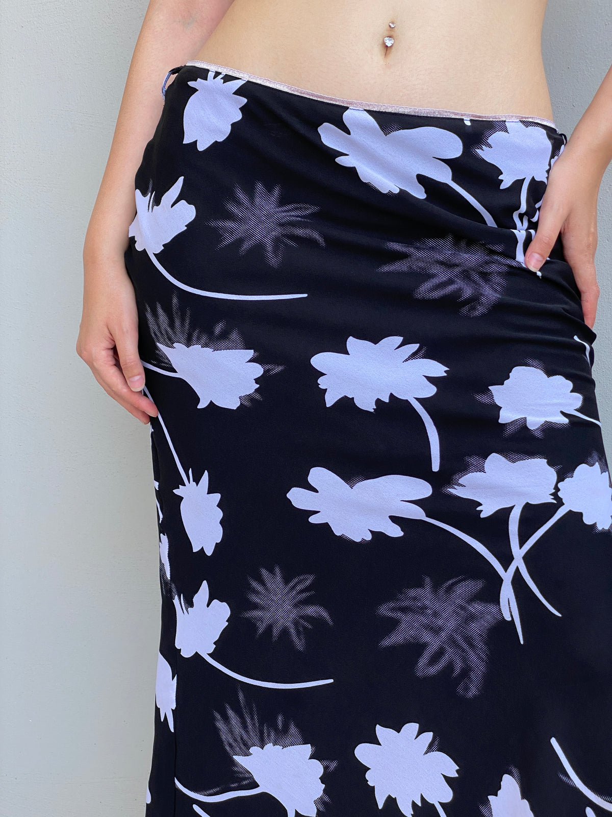 Vintage Y2K Black White Floral Maxi Monochrome Bias Cut Slip Skirt – L Vintage Y2K Black White Floral Maxi Monochrome Bias Cut Slip Skirt – L