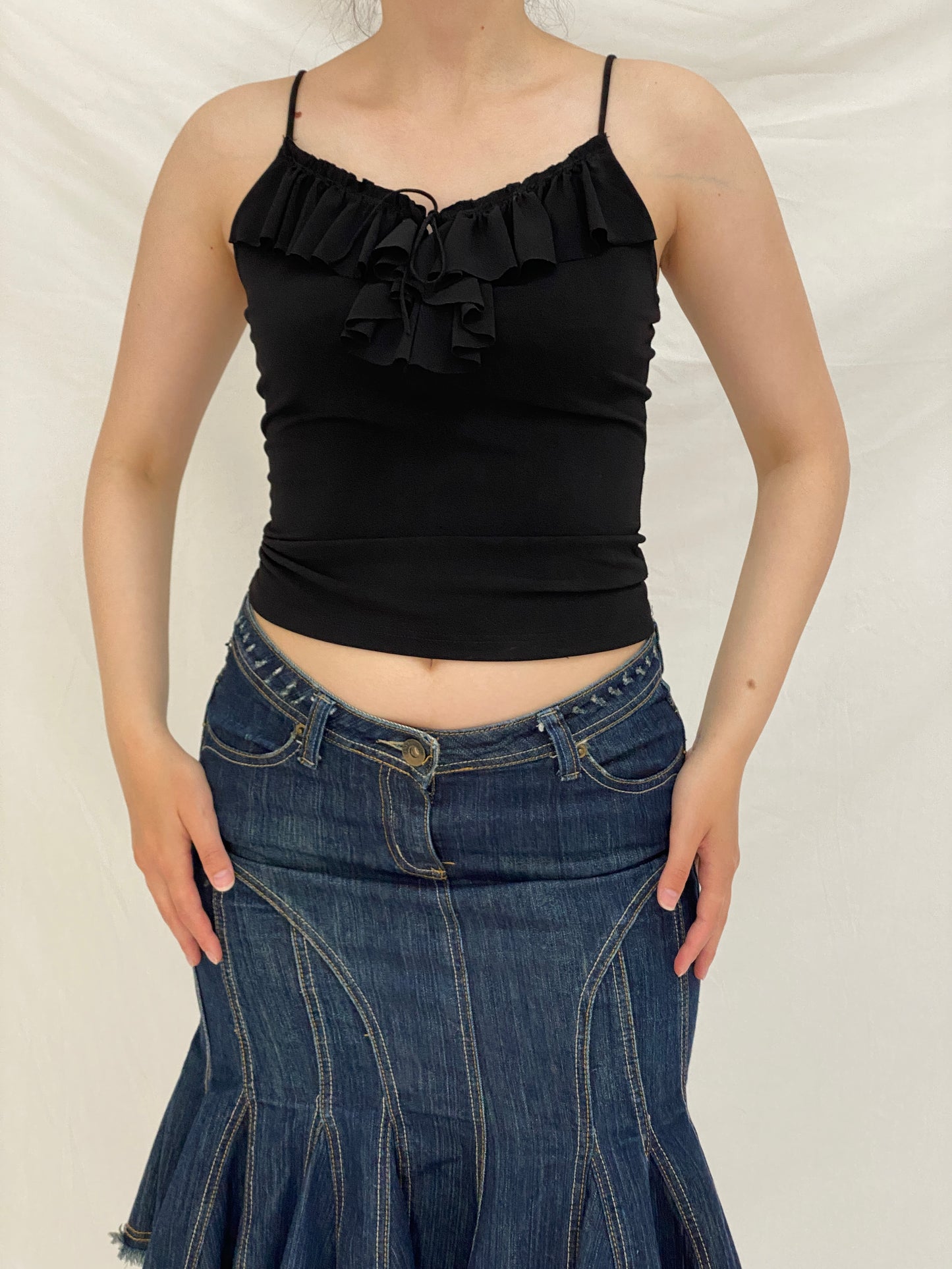 Vintage Y2K Black Ruffle Cami Top Minimal Stretch Spaghetti Strap Tank - S