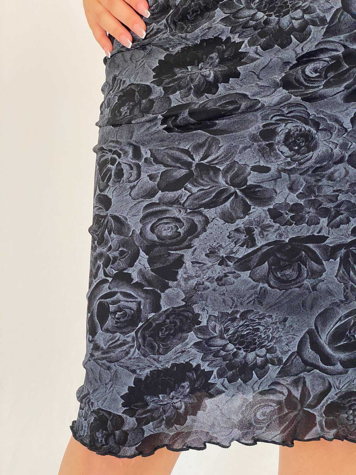 Vintage Y2K Jennyfer Black & Grey Floral Mesh Midi Skirt - L Vintage Y2K Jennyfer Black & Grey Floral Mesh Midi Skirt - L