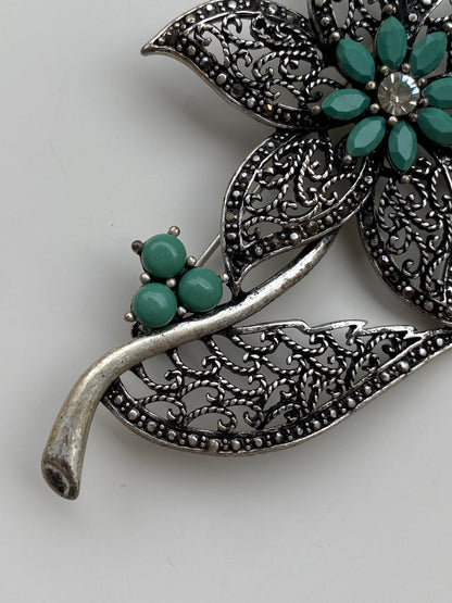 Vintage Silver Tone Filigree Flower Brooch with Green Stones – Ornate Floral Statement Pin