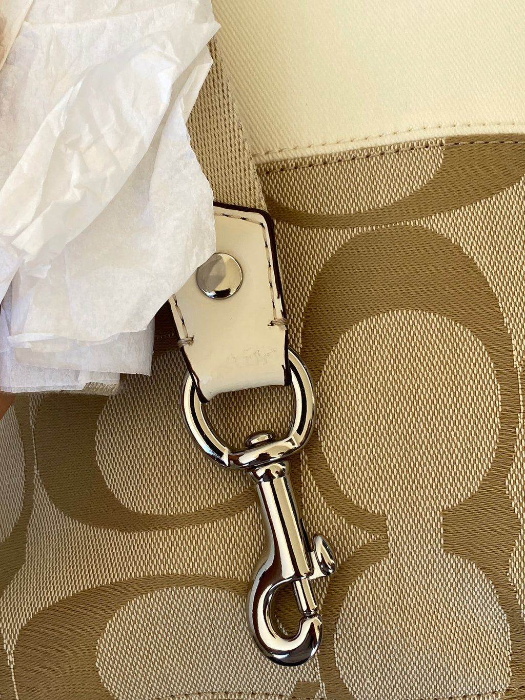 حقيبة كتف Coach Signature C الجديدة كليًا، من قماش الجاكار البيج، بخطوط بيضاء، قابلة للتحويل، F19281