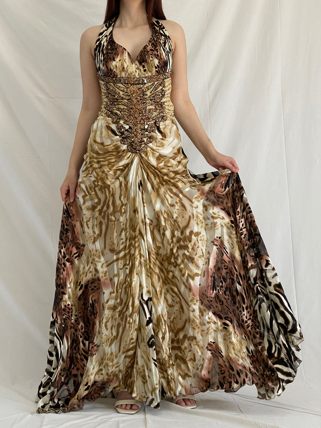 فستان سهرة هالتر مطبوع عليه حيوانات من مجموعة الرجاء كوتور Y2K، مزين بالخرز، على طراز روبرتو كافالي - مقاس صغير