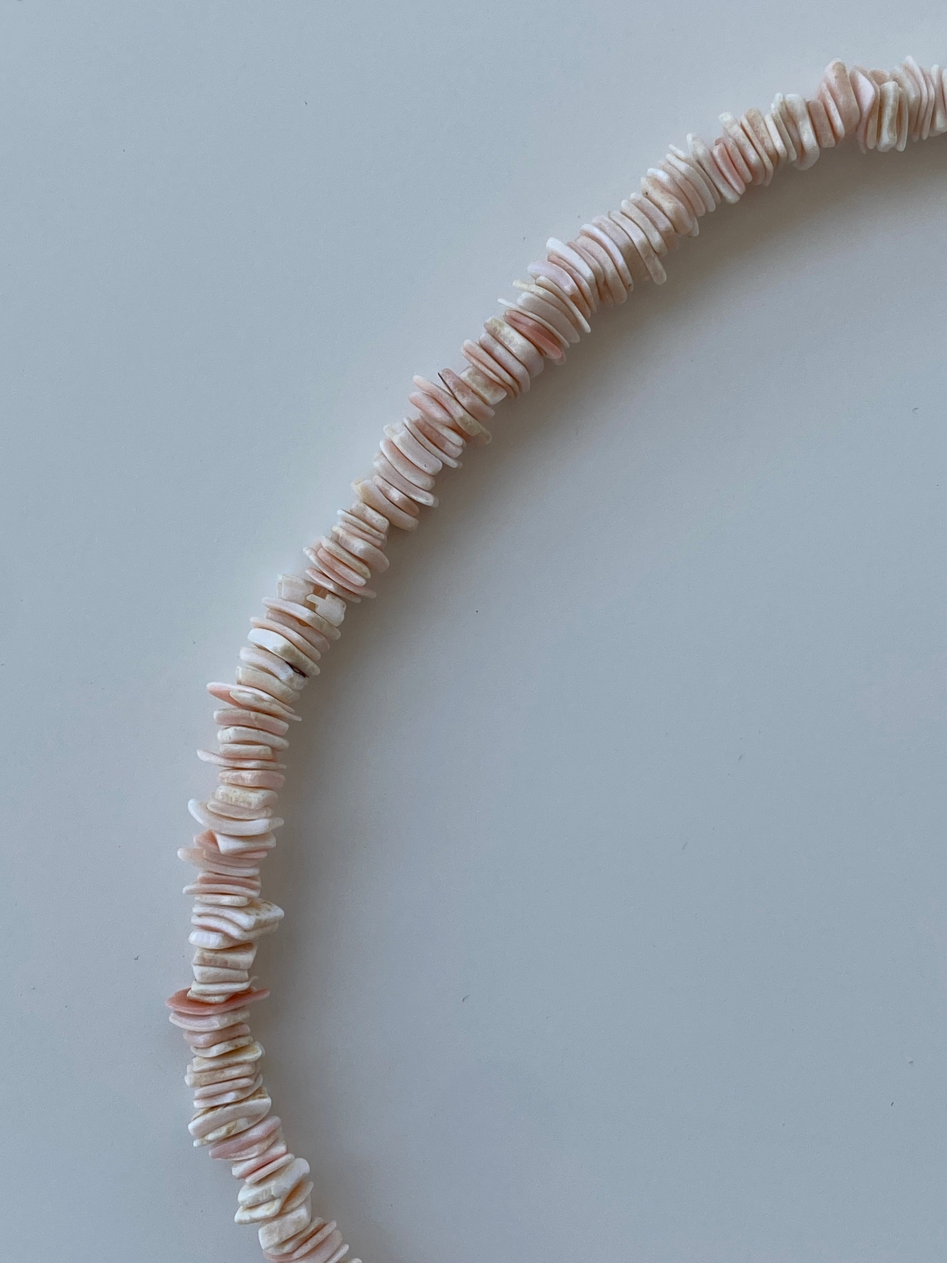 Vintage Pink Shell Beaded Necklace with Barrel Clasp – Natural Seashell Choker