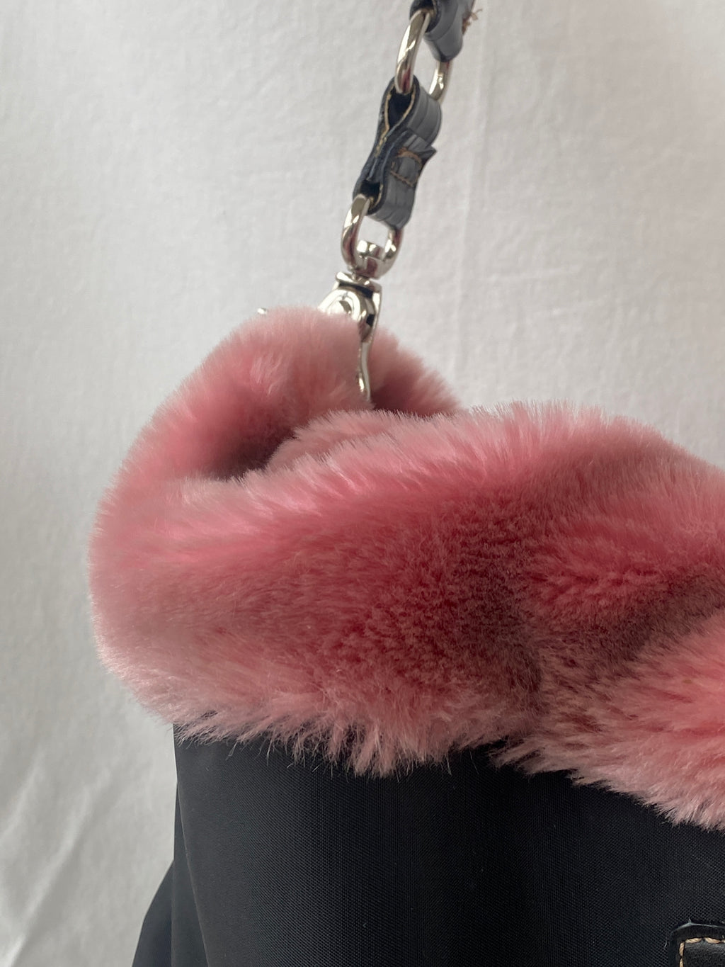 حقيبة كتف ليز كلايبورن توت سوداء مستوحاة من براتز من عام 2000