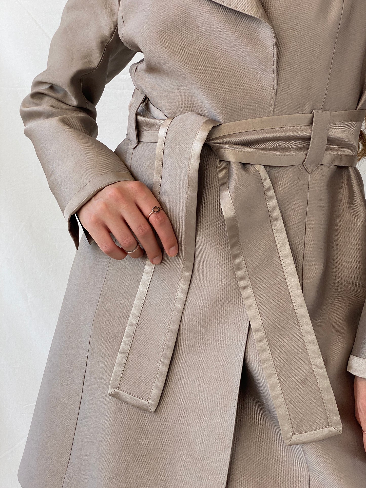 Elegant Amanda Wakeley Silk Trench Coat - M