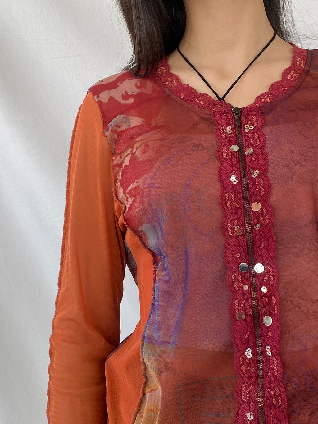 كارديجان جاكلين ريو Y2K برسومات شبكية وسحّاب وحواف دانتيل وترتر باللونين الأحمر والبرتقالي - مقاس M