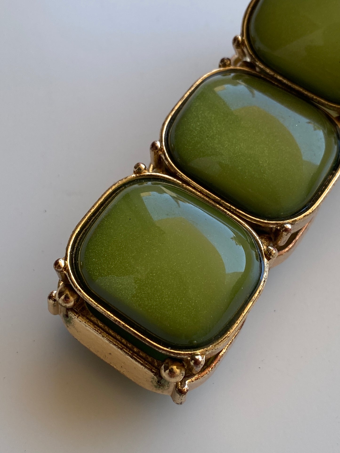Vintage Y2K Olive Green Lucite Cabochon Gold-Tone Stretch Statement Bracelet