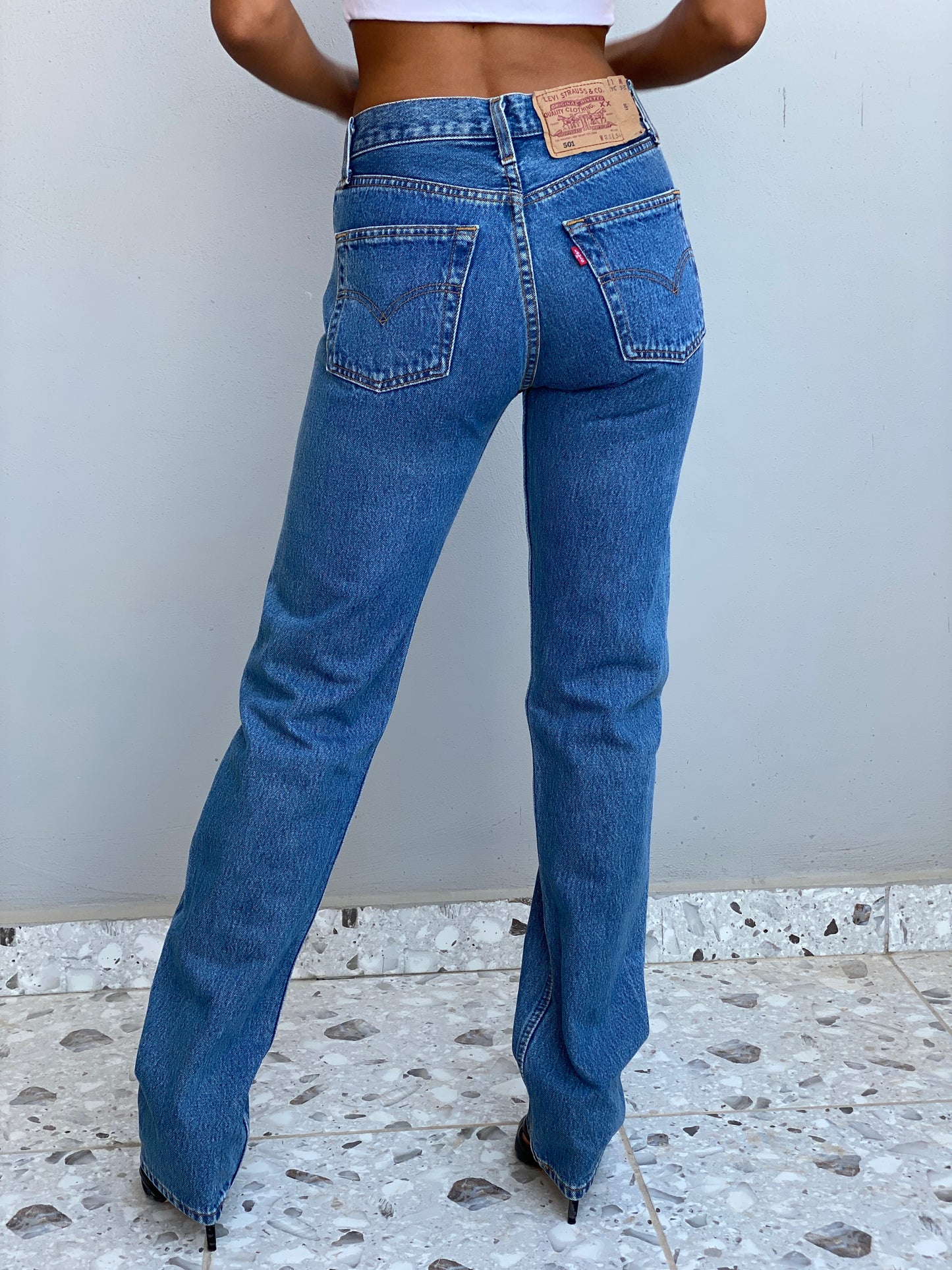 Vintage 90s Levi’s 501 Medium Wash Blue High-Rise Straight Leg Button Fly Jeans - 34EUR