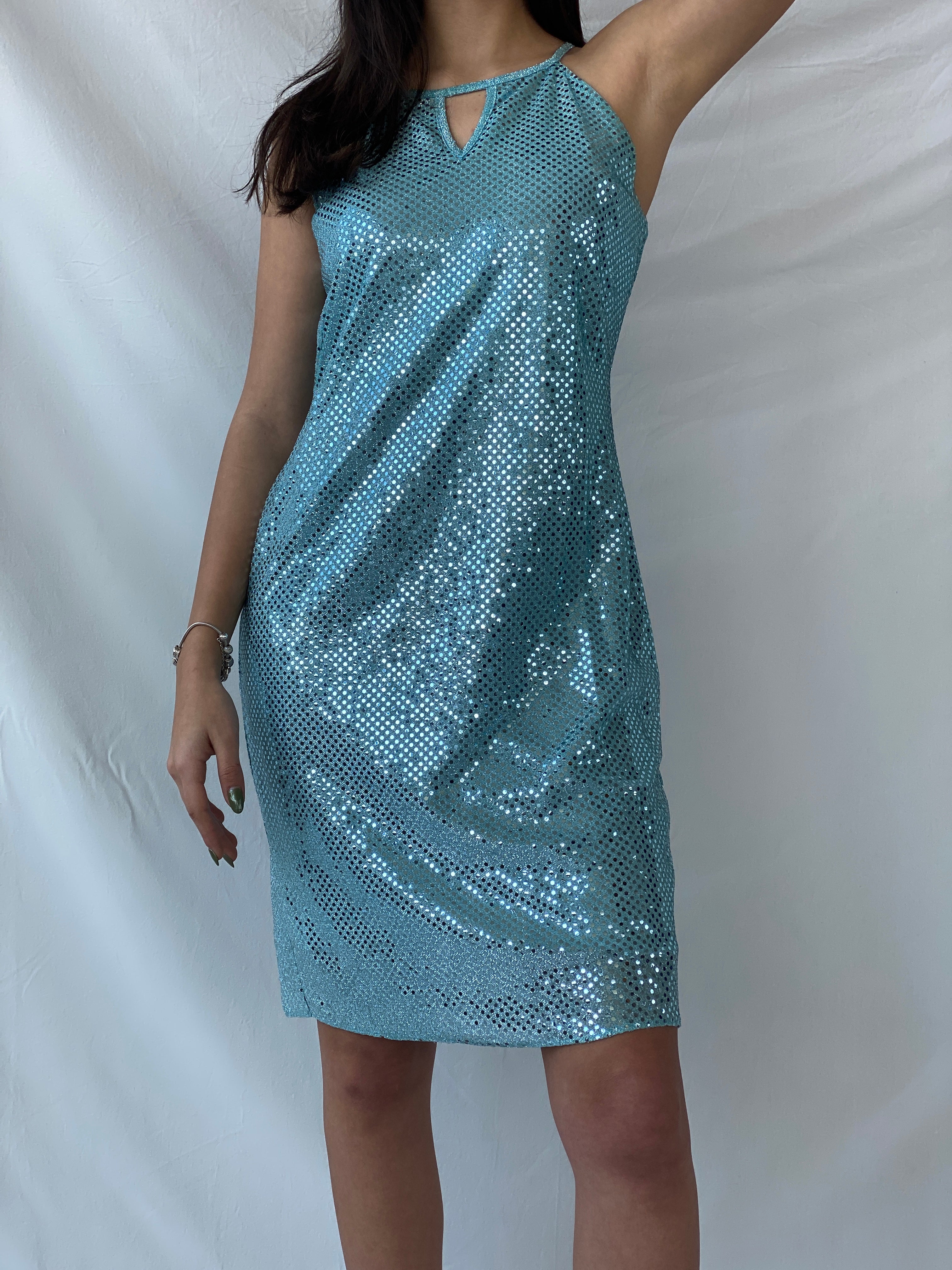 فستان يسيكا المعدني المزين بالترتر بتصميم حرف A من Y2K - مقاس متوسط