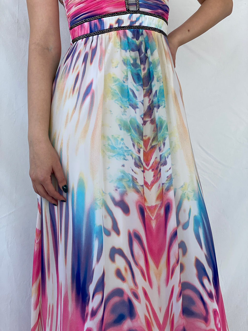 فستان ماكسي مائي مطرز بالخرز من NWT Little Mistress London - مقاس M