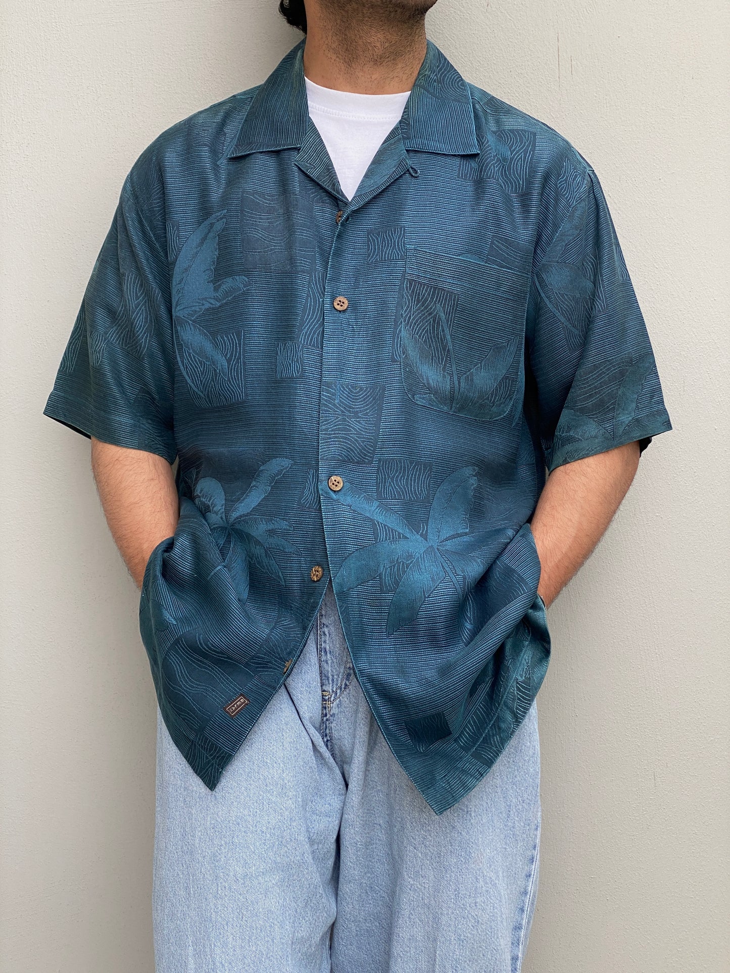 Vintage Tommy Bahama Relax Deep Navy Palm Jacquard Silk Camp Shirt – M