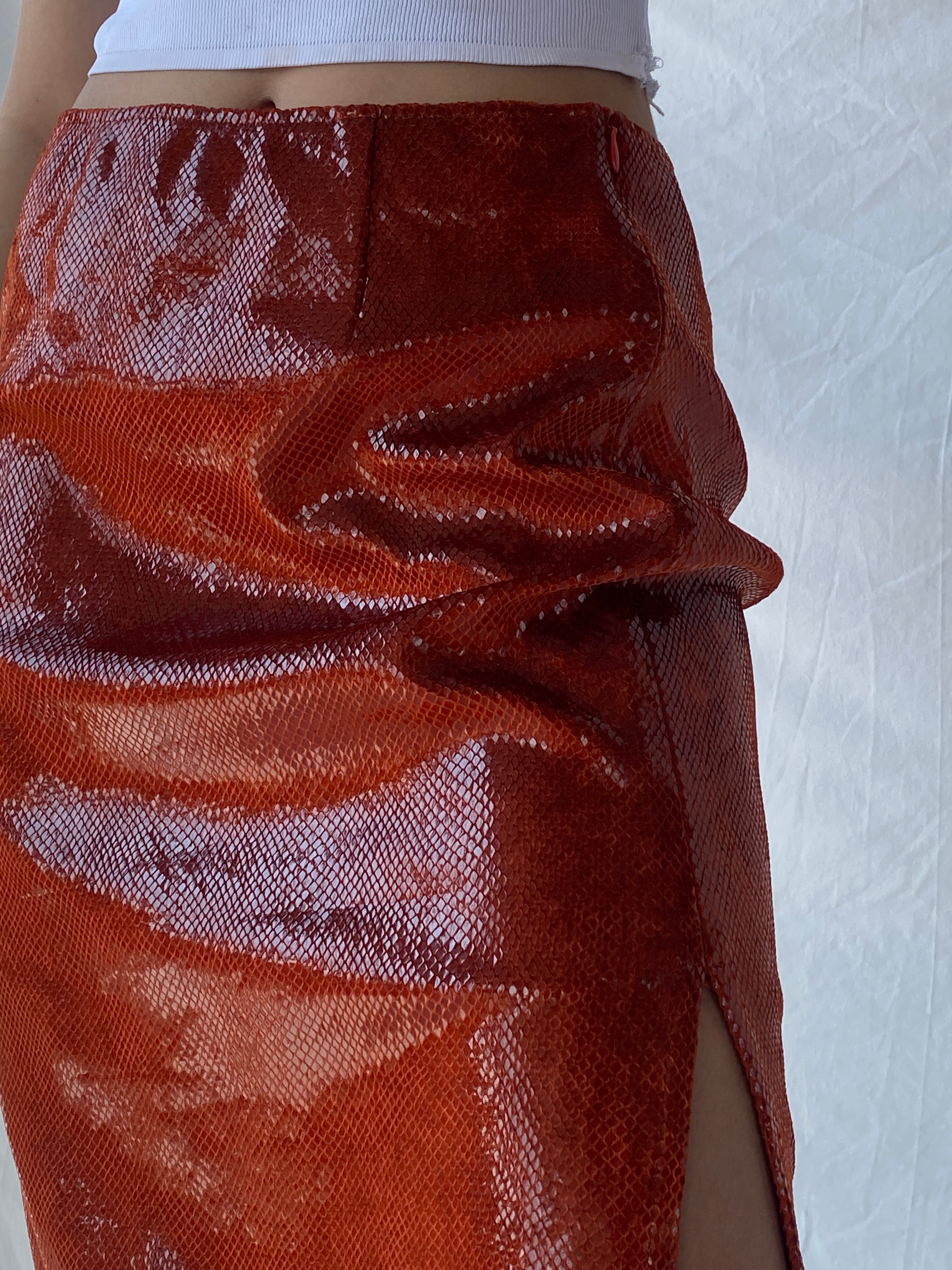 تنورة جين بول البرتقالية المعدنية متوسطة الطول للنساء من عام 2000 - مقاس M