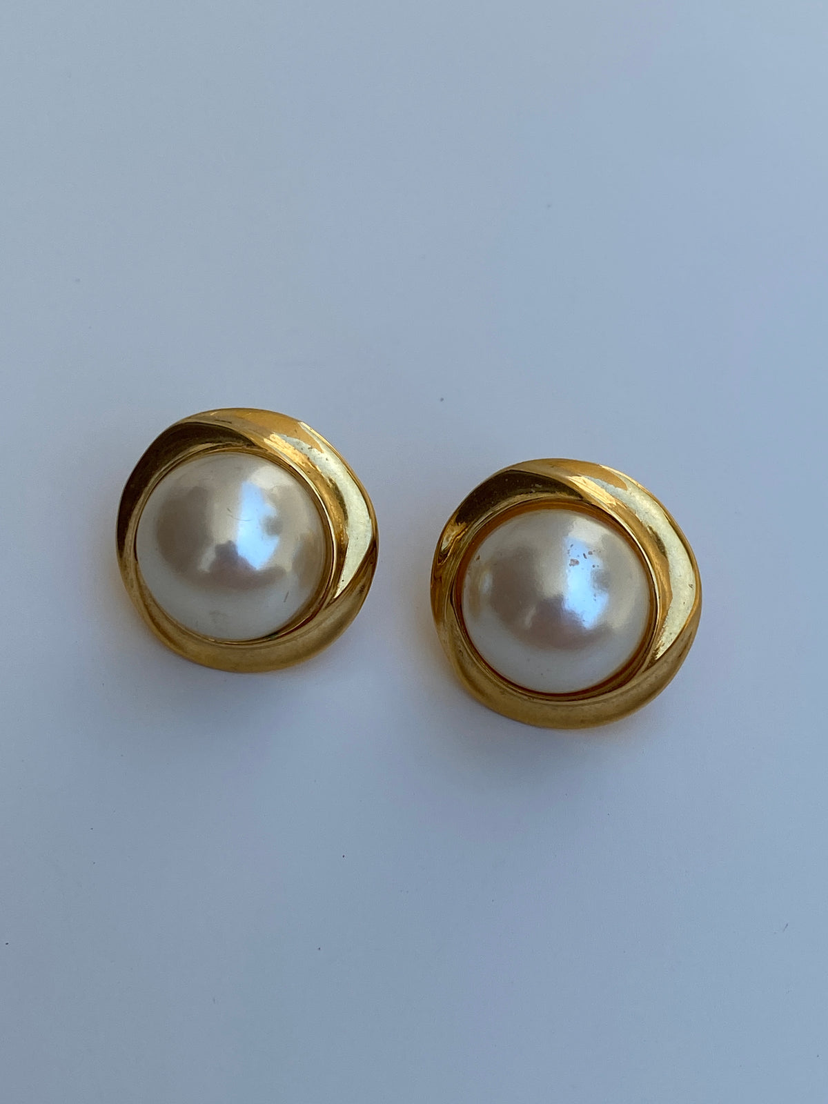 Vintage 1980s Napier Gold-Tone Faux Pearl Classic Clip-On Earrings Vintage 1980s Napier Gold-Tone Faux Pearl Classic Clip-On Earrings