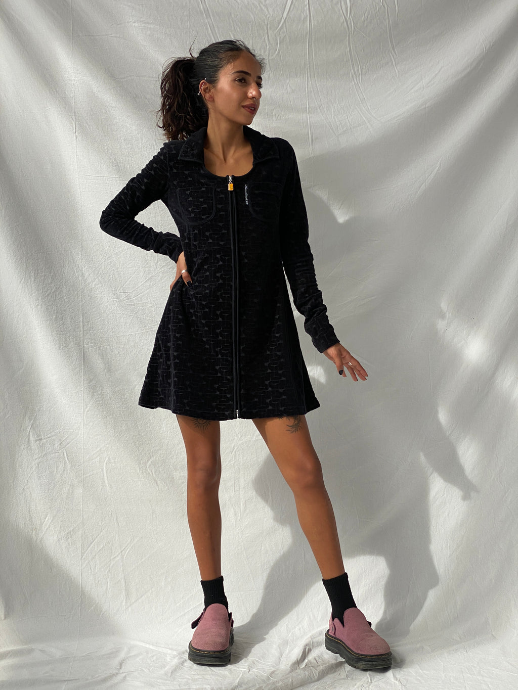 فستان كانا بيتش مونا أسود قصير من القطن بأكمام طويلة وسحاب - مقاس صغير