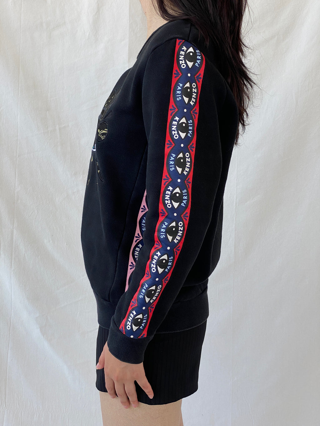 سويت شيرت قطني بطبعة عين من كينزو باريس باللون الأسود - مقاس كبير