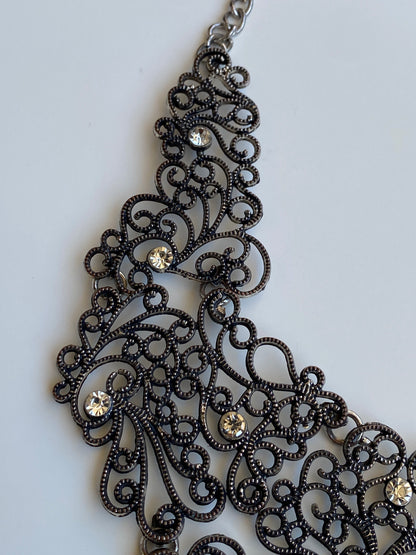 Vintage Y2K Gothic Silver-Tone Filigree Rhinestone Bib Necklace