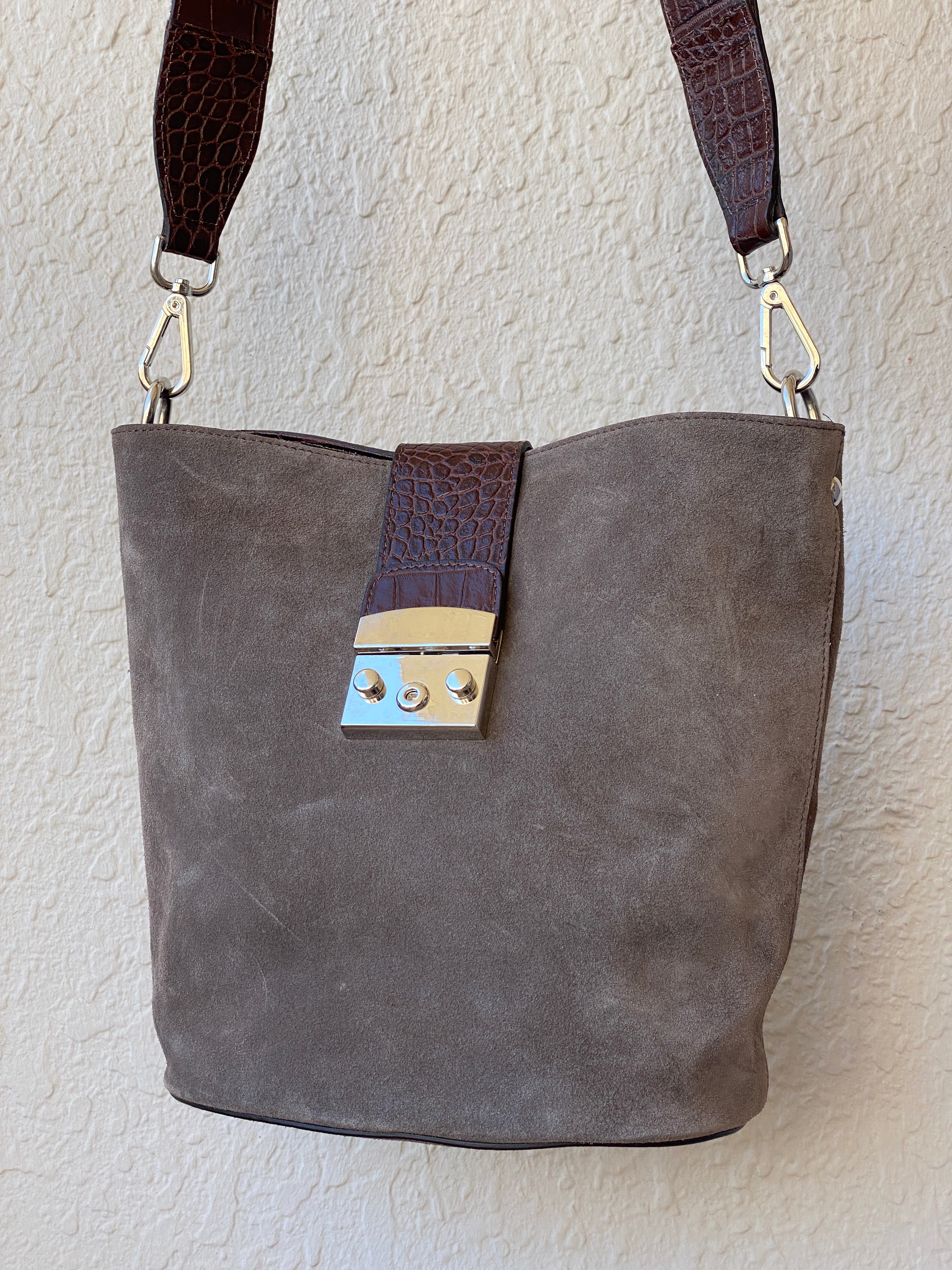 Gorgeous Claudia Firenze Taupe Suede & Brown Leather Bucket Purse Shoulder Bag