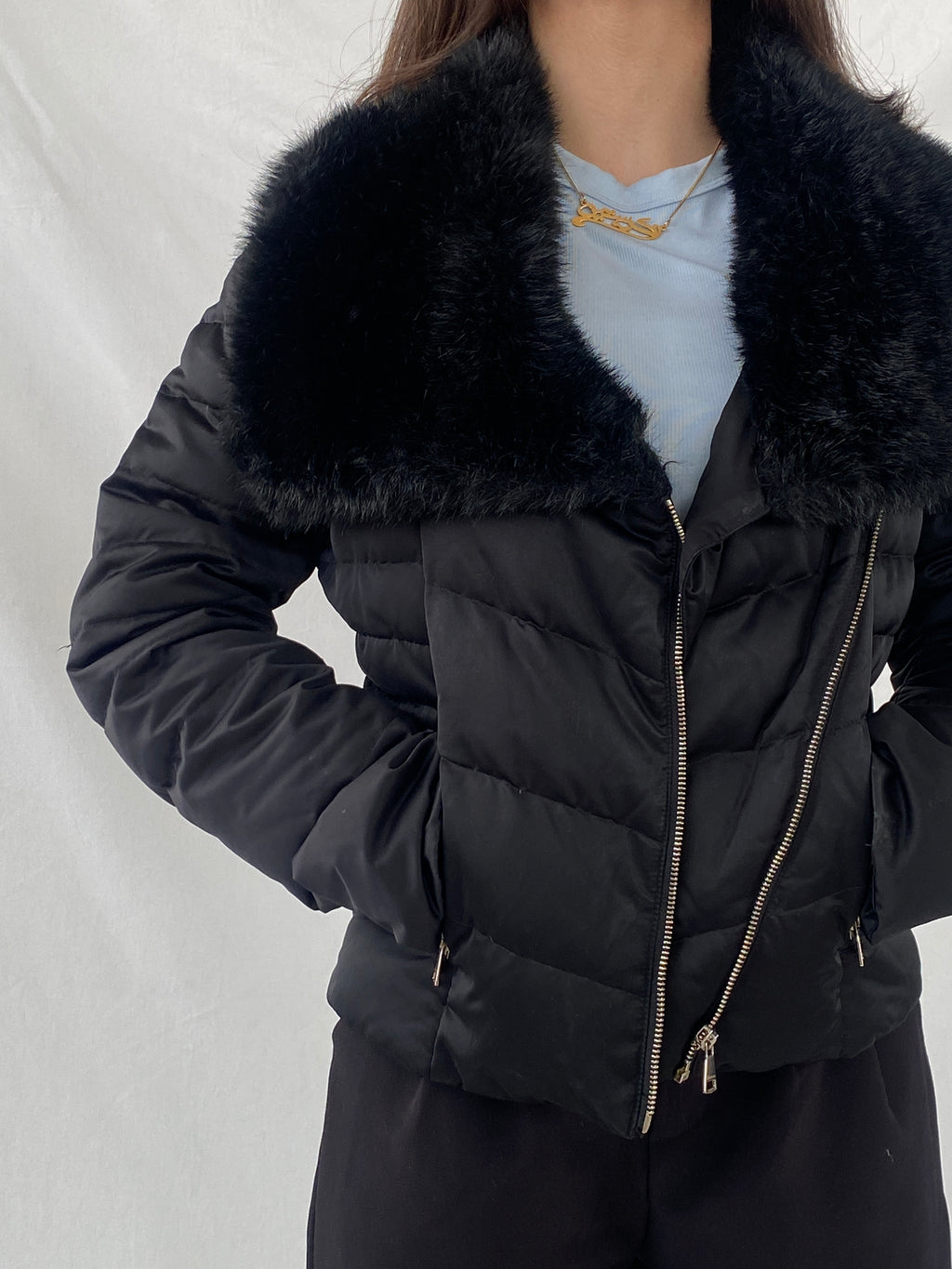 جاكيت منفوخ من بيبي باللون الأسود بياقة من الفرو الصناعي - مقاس متوسط