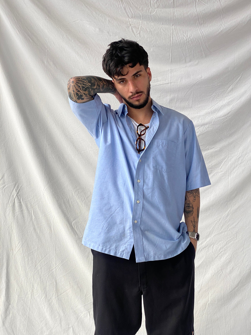 قميص رجالي أزرق بأكمام نصفية من مجموعة 90s Freeds Class Act - مقاس كبير