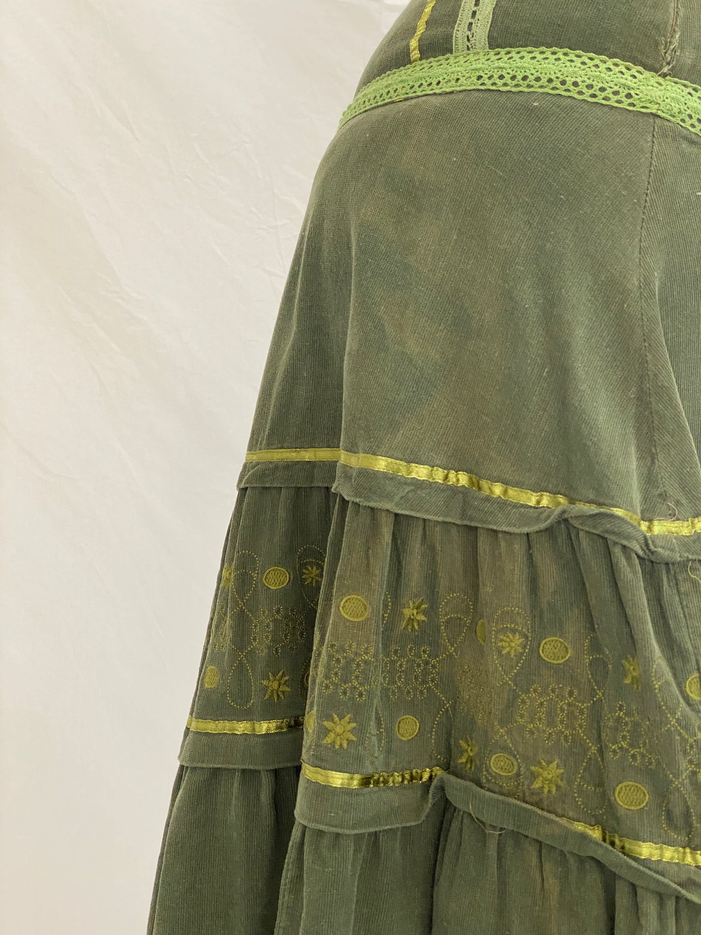 Vintage Y2K Jaune Rouge Paris Olive Green Corduroy Tiered Embroidered Midi Skirt - L