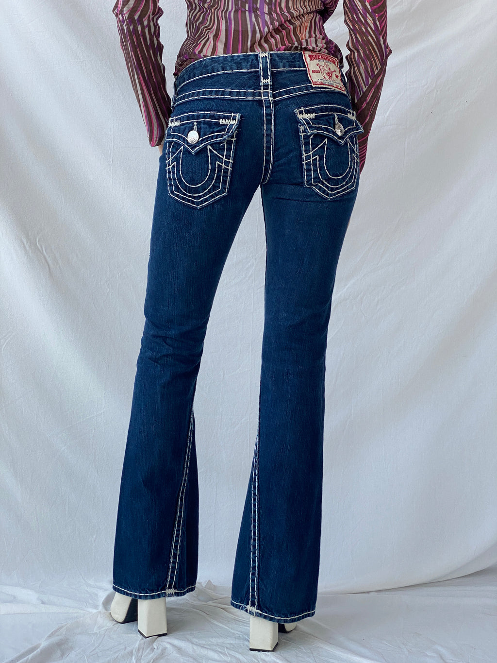 بنطلون جينز داكن Y2K Big Stitch True Religion منخفض الخصر وواسع الساق - 36EUR