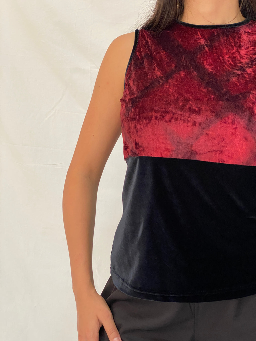 Vintage 90s Bill Cost Red & Black Crushed Velvet Sleeveless Tank Top - Y2K Glam Grunge Aesthetic - S