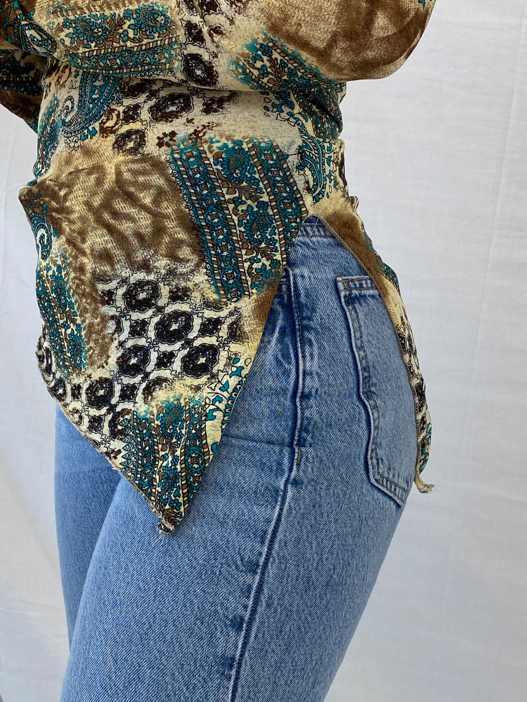 Vintage Gruppo Moda Beige and Blue Floral Off-Shoulder Top - S