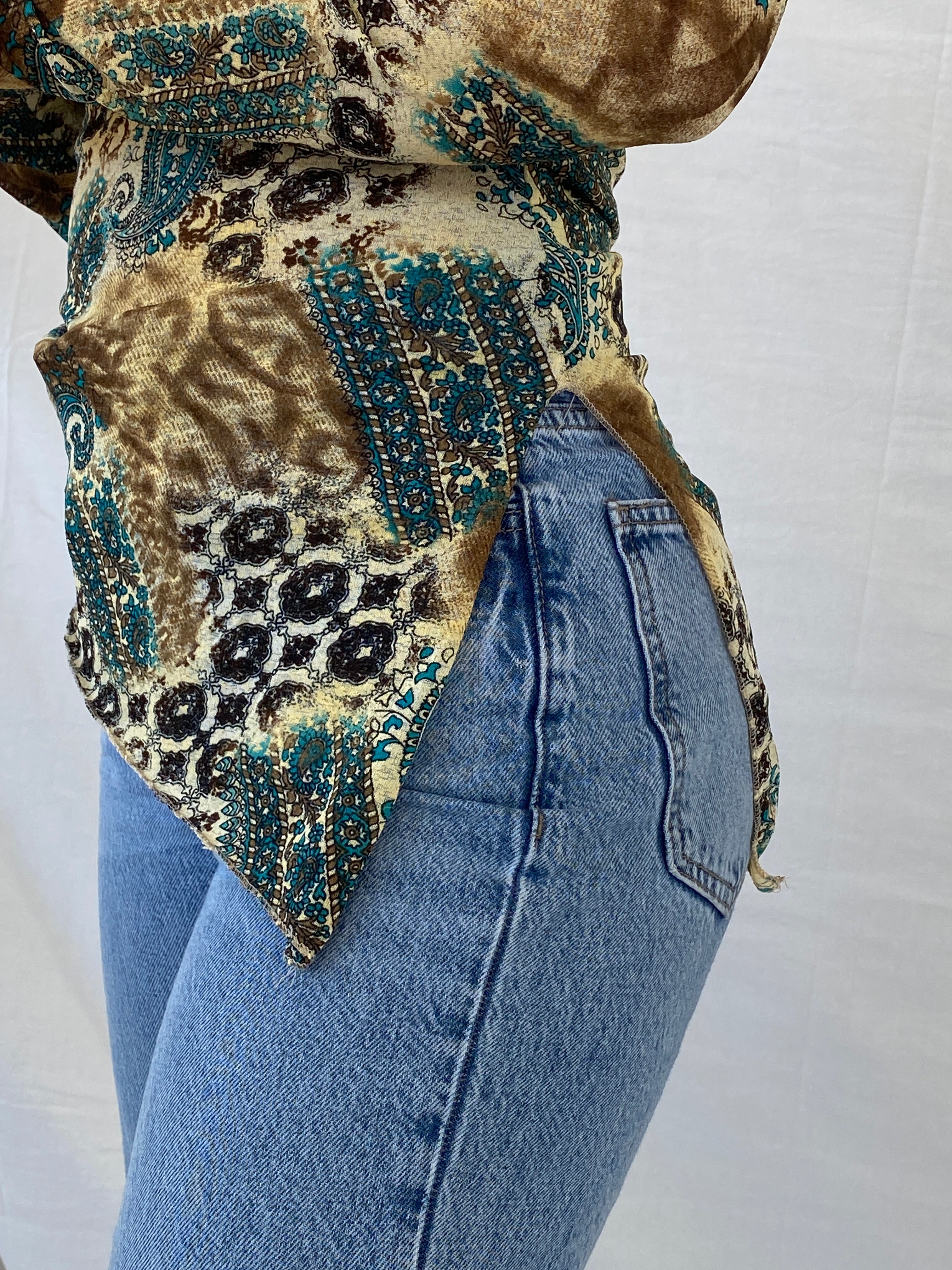 Vintage Gruppo Moda Beige and Blue Floral Off-Shoulder Top - S