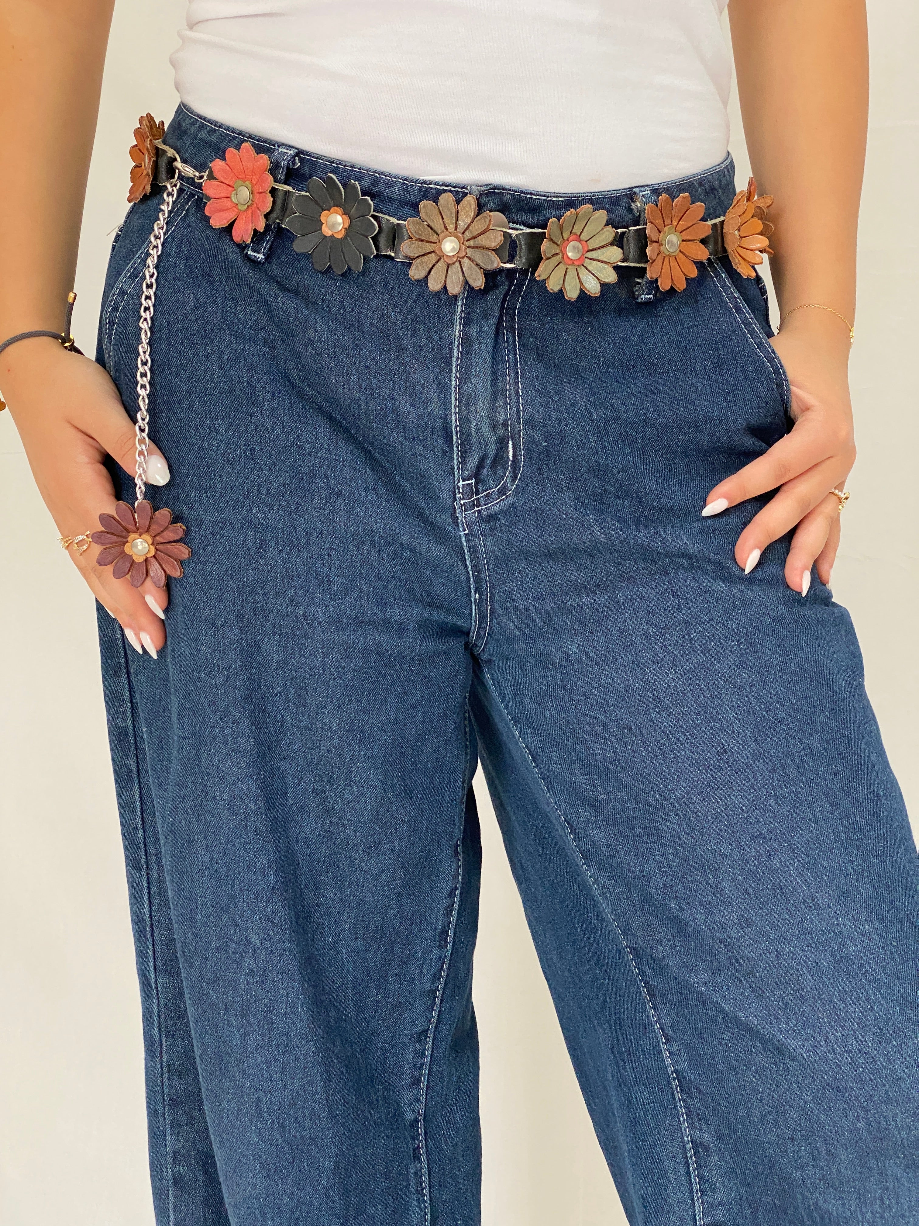 Vintage Leather Flower Chain Belt Boho Y2K Daisy Waist Belt with Dangling Charm