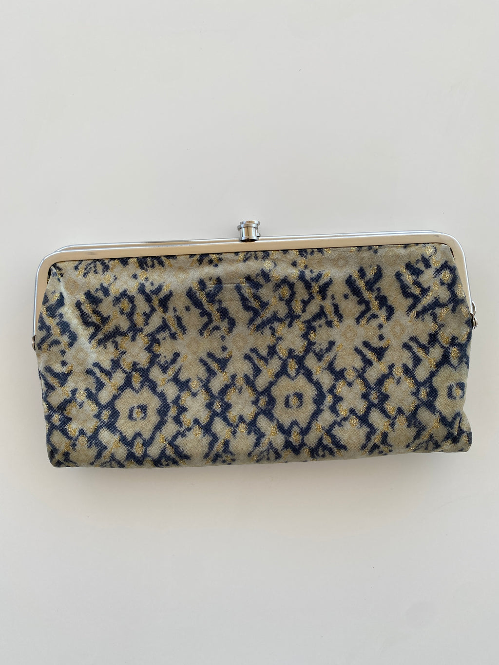 محفظة هوبو كلاتش من الجلد الطبيعي باللون الأزرق والبني