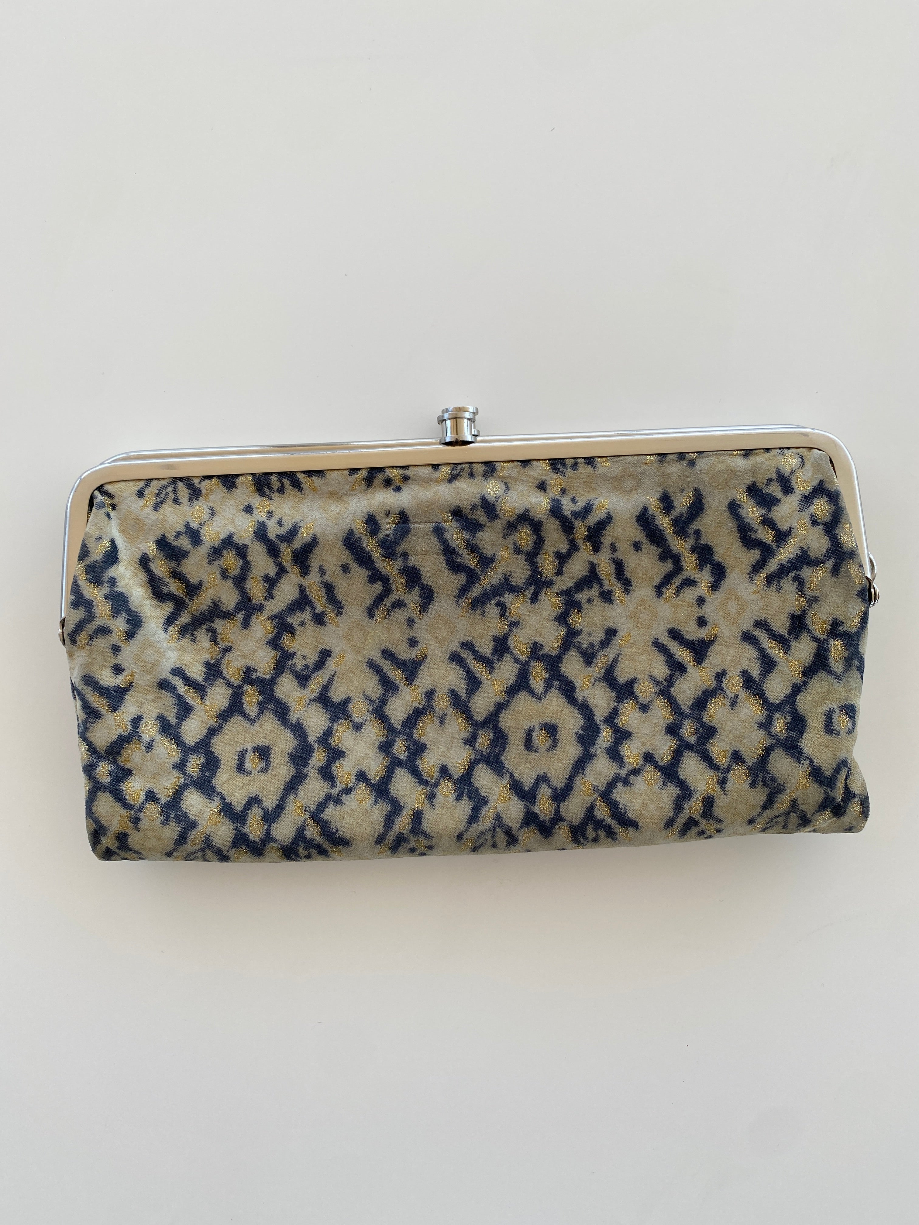 محفظة هوبو كلاتش من الجلد الطبيعي باللون الأزرق والبني