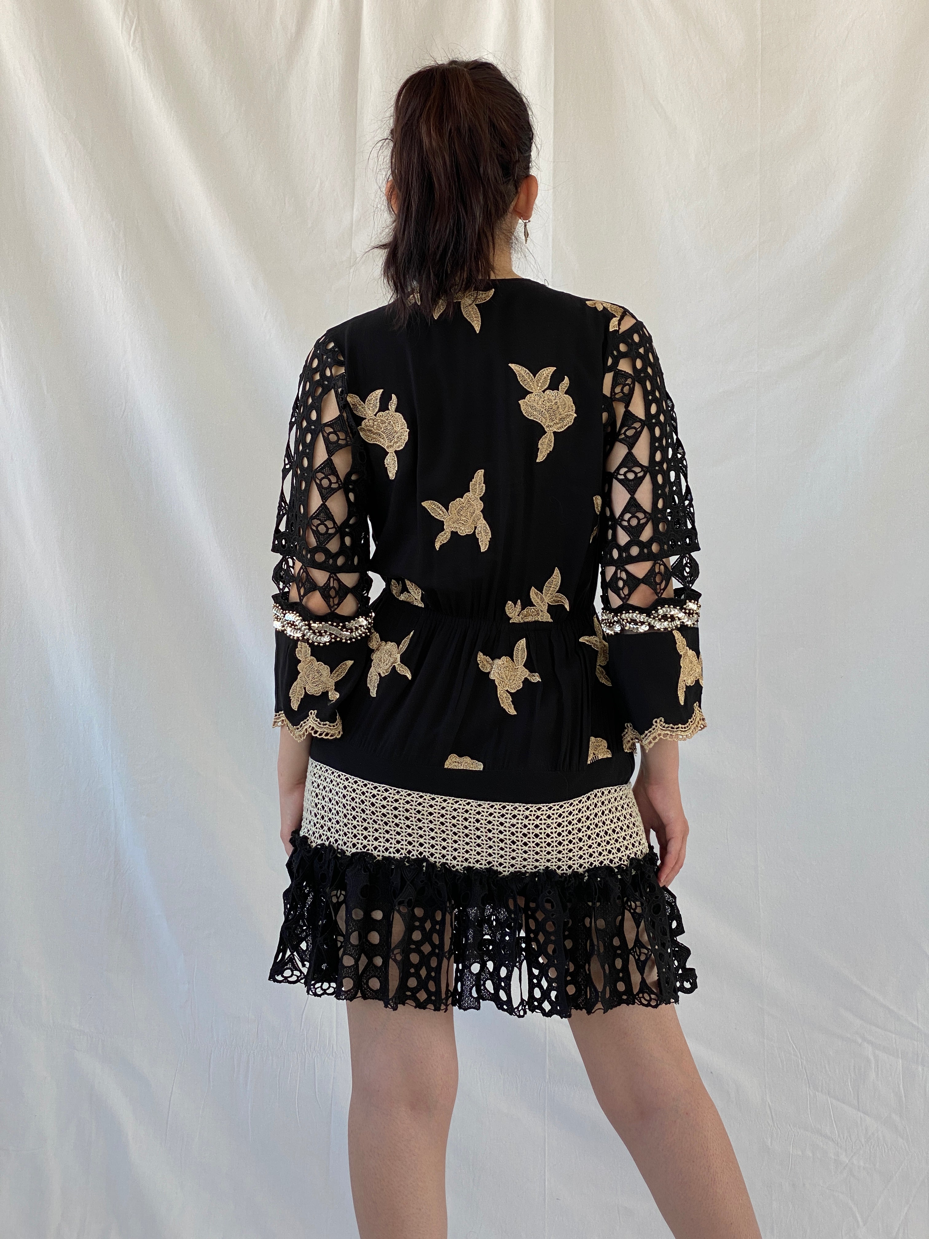 فستان قصير من مجموعة Laurie &amp; Joe Black Boho Core Embellished Indie - مقاس M