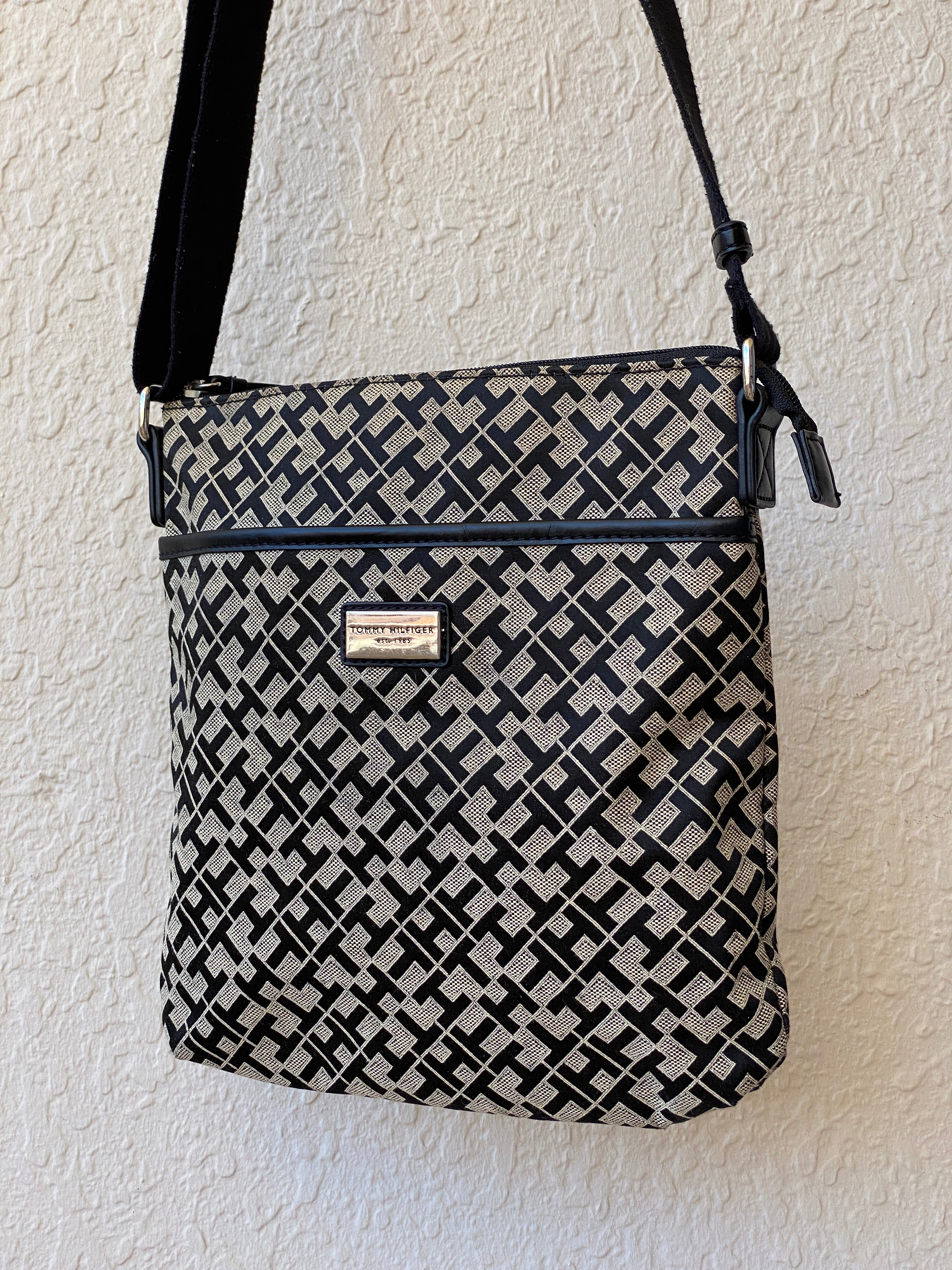 Tommy Hilfiger Cloth Crossbody Shoulder Bag Tommy Hilfiger TH Signature Purse