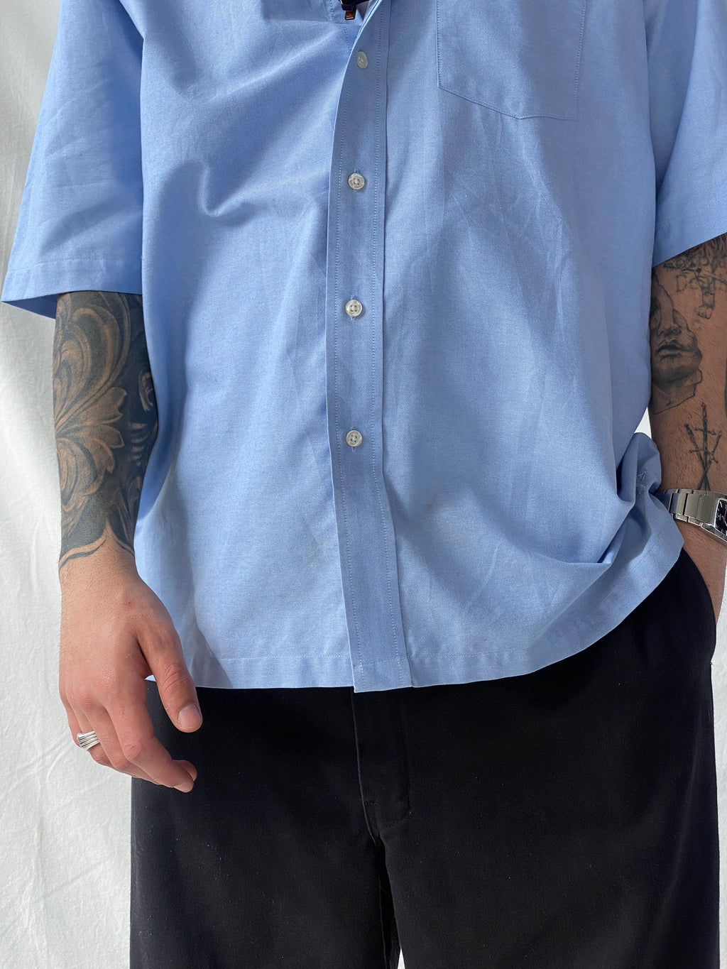 قميص رجالي أزرق بأكمام نصفية من مجموعة 90s Freeds Class Act - مقاس كبير