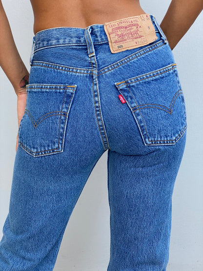 Vintage 90s Levi’s 501 Medium Wash Blue High-Rise Straight Leg Button Fly Jeans - 34EUR