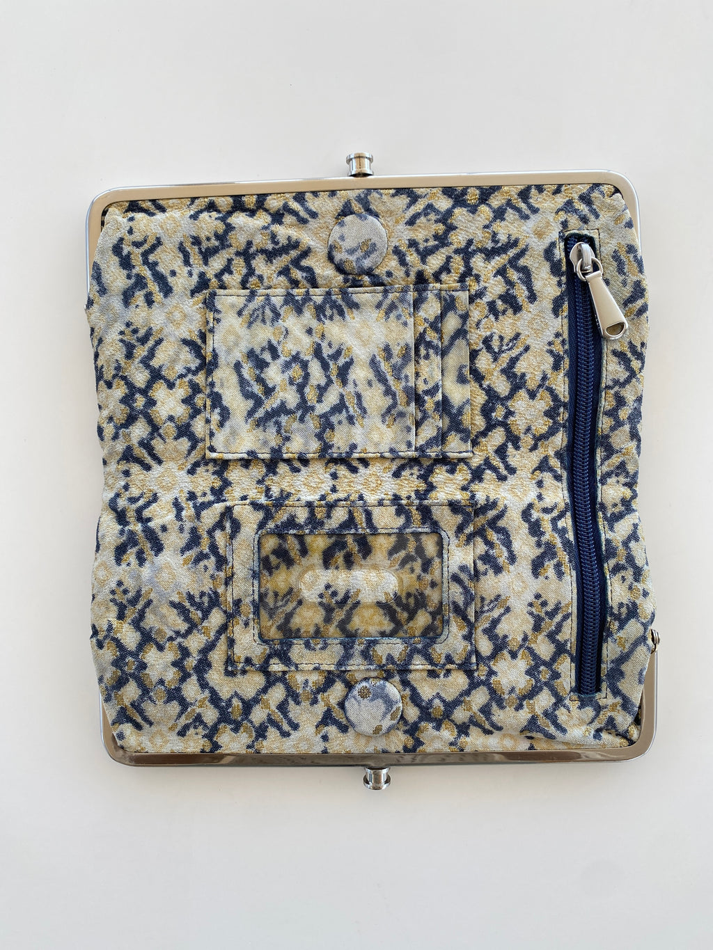 محفظة هوبو كلاتش من الجلد الطبيعي باللون الأزرق والبني