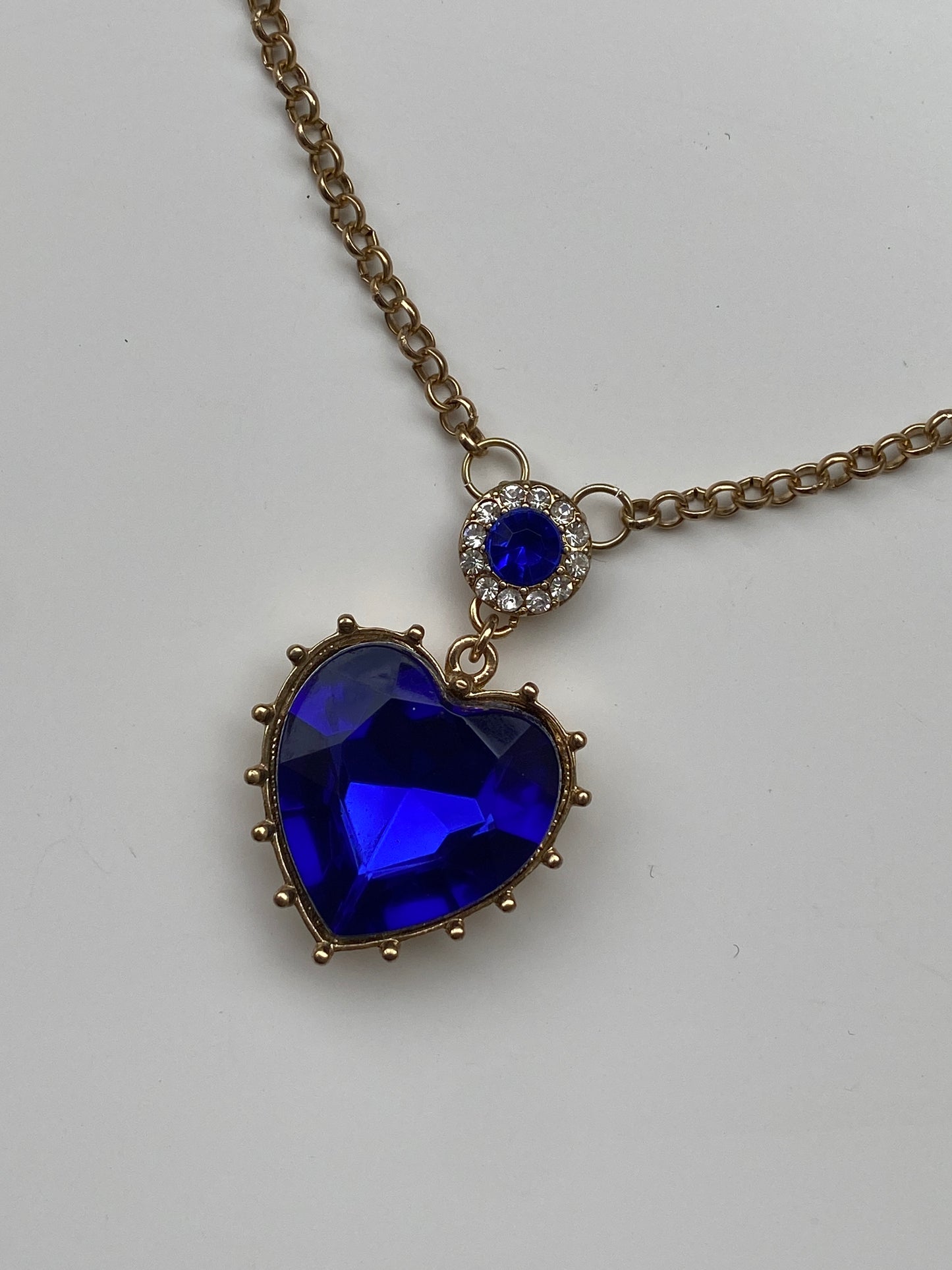 Vintage Gold Tone Royal Blue Heart Pendant Necklace with Rhinestones – Statement Charm