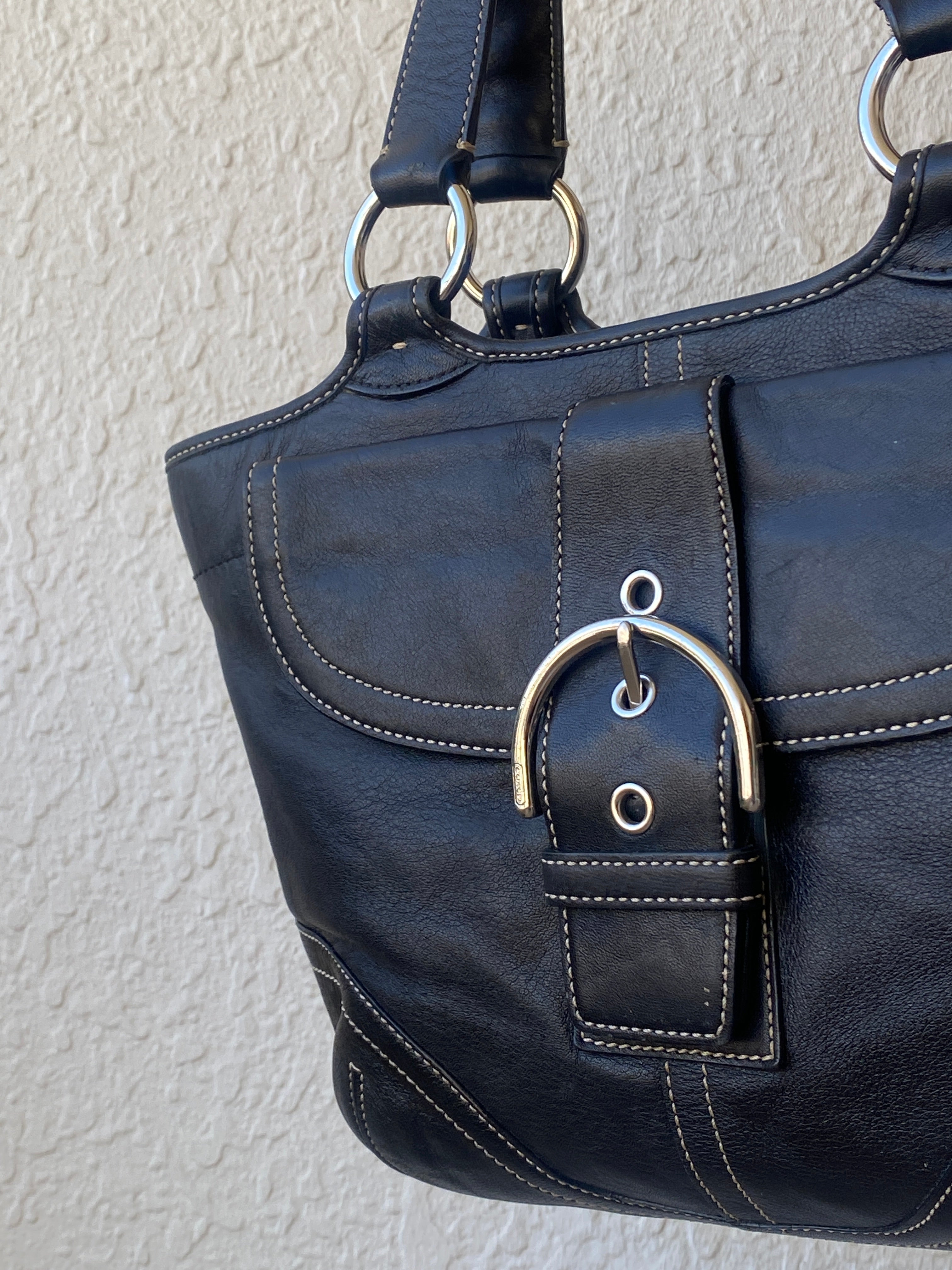 Vintage Coach NC043-9637 Black Leather Buckle Shoulder Bag Silver Hardware Handbag